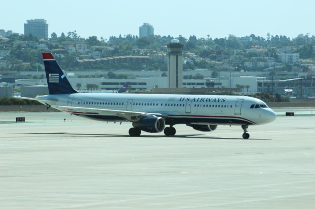 Airbus A321 (N165US)