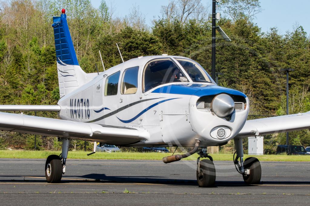 Piper Cherokee (N40718) -  running on the ramp at stafford