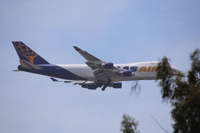 Boeing 747-400 (N489MC)