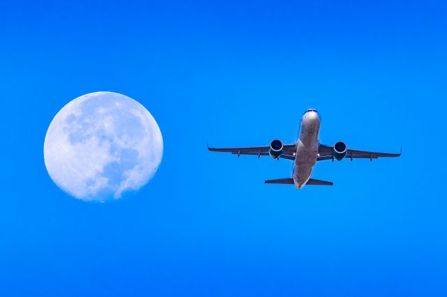 Airbus A320neo — - Frontier A320 neo passing by the moon after taking off from PHX on 9/12/22. Taken with a Canon 850D and Tamron 150-600mm G2 lens.