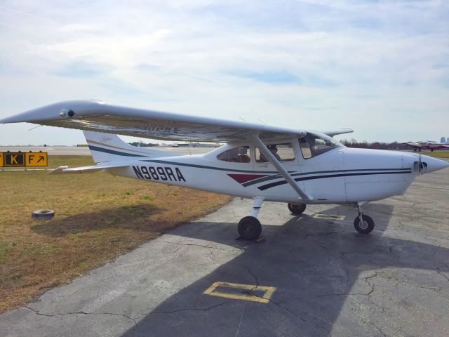 Cessna Skylane (N989RA)