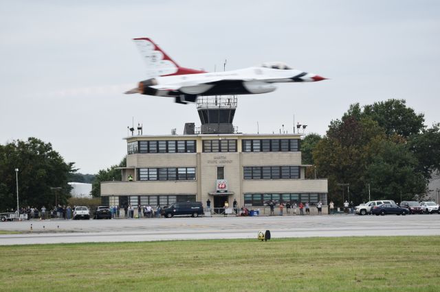 Lockheed F-16 Fighting Falcon — - USAF Thunderbird #4 taking off from Martin State Airport for Maryland Fleet Week