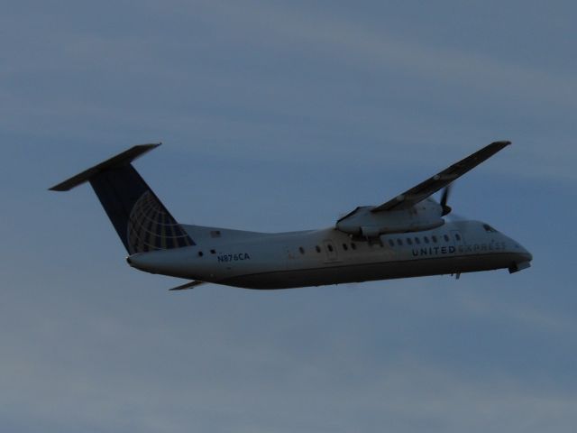 de Havilland Dash 8-300 (N876CA)