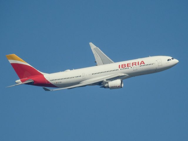 Airbus A330-200 (EC-MKJ)