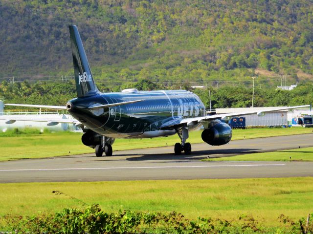 Airbus A320 (N746JB)