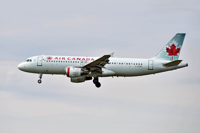 Airbus A320 (C-FDRP)