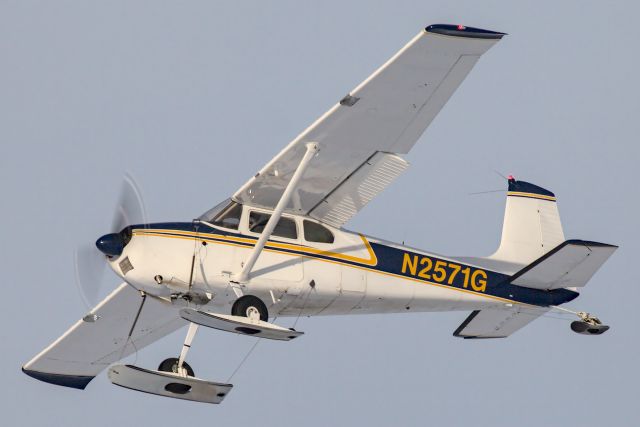 Cessna Skylane (N2571G) - 182B tailwheel conversion on skis