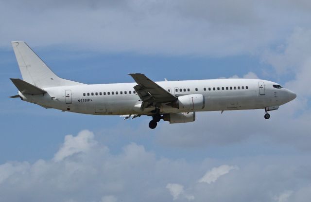 BOEING 737-400 (N418US)