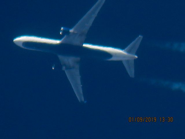 BOEING 767-300 (N199DN)