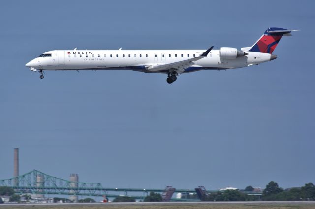 Canadair Regional Jet CRJ-900 (N181GJ)