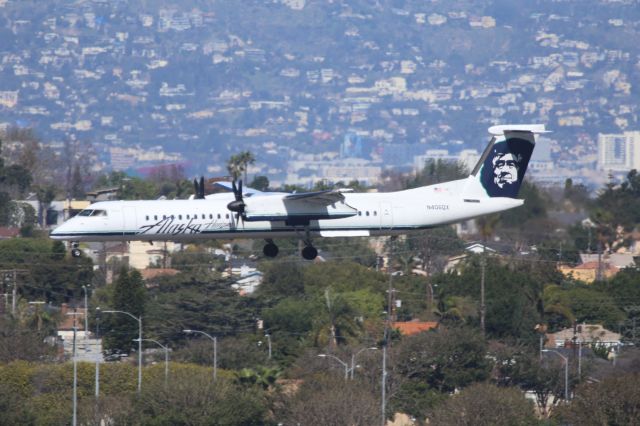 de Havilland Dash 8-400 (N406QX)
