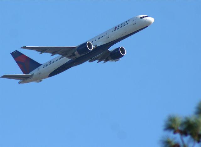 BOEING 767-300 (N633DL)