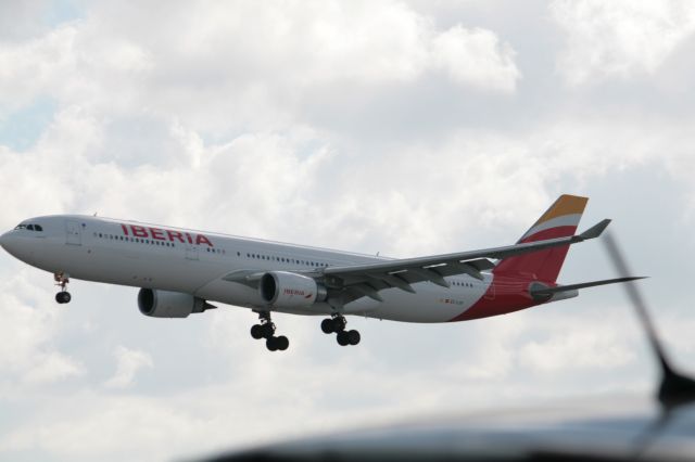 Airbus A330-300 (EC-LUX)