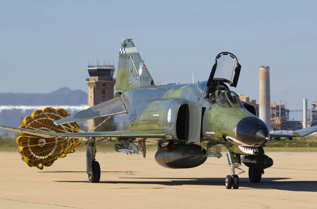 Photo of McDonnell Douglas F-4 (74-0643) - FlightAware