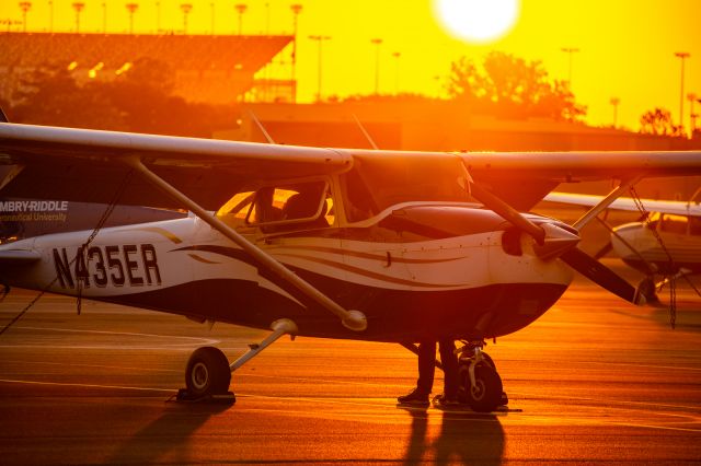 Cessna Skyhawk (N435ER)