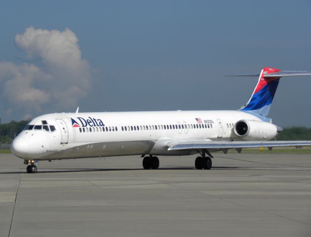 McDonnell Douglas MD-88 (N932DL)