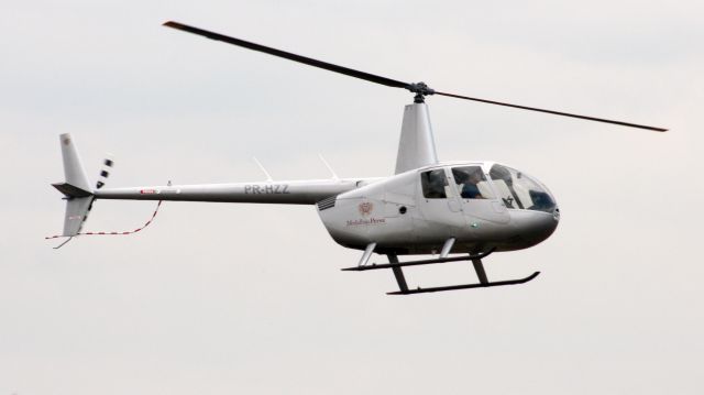 Robinson R-44 (PR-HZZ)