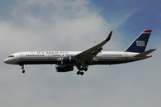 Boeing 757-200 (N942UW)