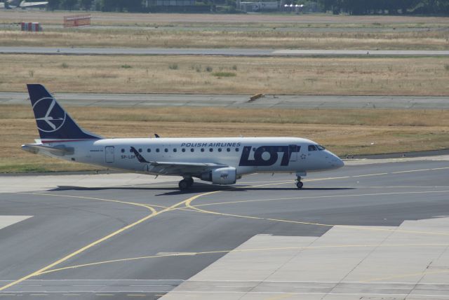 SP-LDF — - LOT Embraer ERJ-170 cn17000035