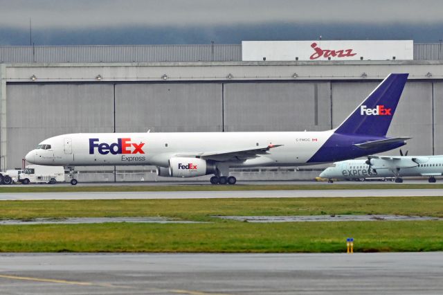 Boeing 757-200 (C-FMOC)