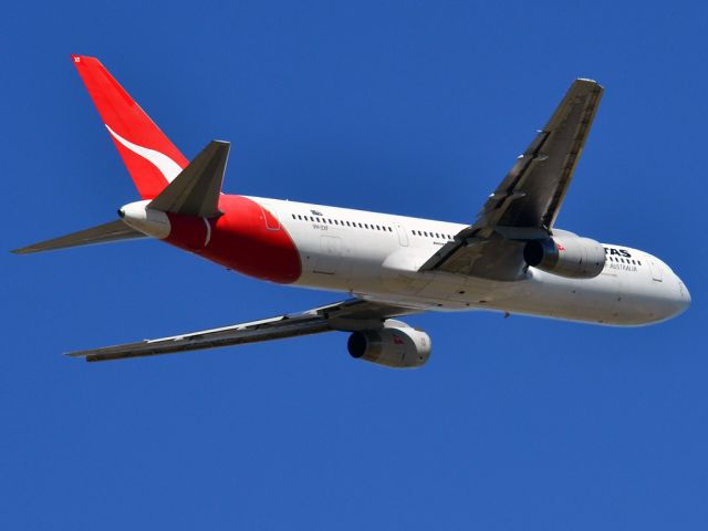 BOEING 767-200 (VH-ZXF) - Getting airborne off runway 23 on this beautiful Adelaide autumn day. Thursday 12th April 2012.