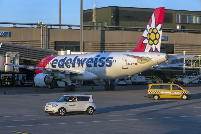 Airbus A320 (HB-IHY) - 30th Oct., 2020: Seen parked at the gate in Zurich Airport. (See http://www.planexplorer.net/Xploregallery/displayimage.php?pid=1732 ).