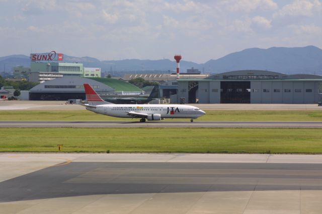 BOEING 737-400 (JA8940)