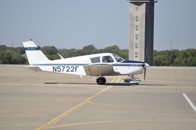 Piper Cherokee (N5722F)