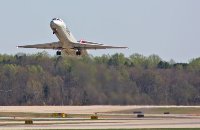 McDonnell Douglas DC-9-30 (N8926E) - Northwest blasts away from runway 36C