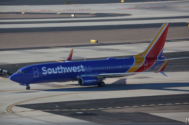 Boeing 737-800 (N8685B)