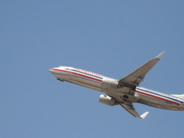 Boeing 737-800 (N907AN) - Taking off from RWY 19R