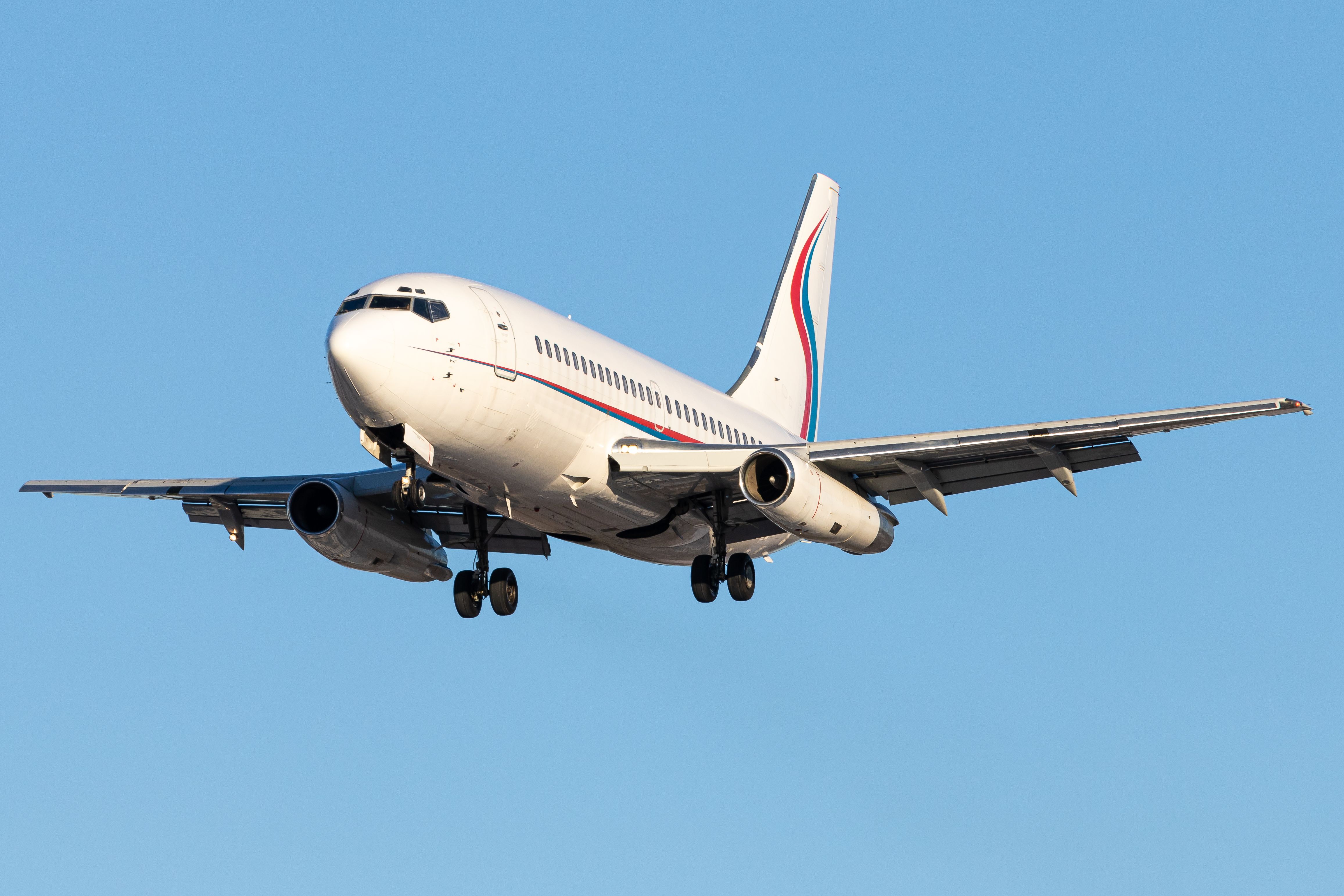 Boeing 737-200 (N467TW) - So happy I finally caught a 737-200, and in some great winter lighting! These AJI 732s have been coming to LAF quite often lately for basketball charters.