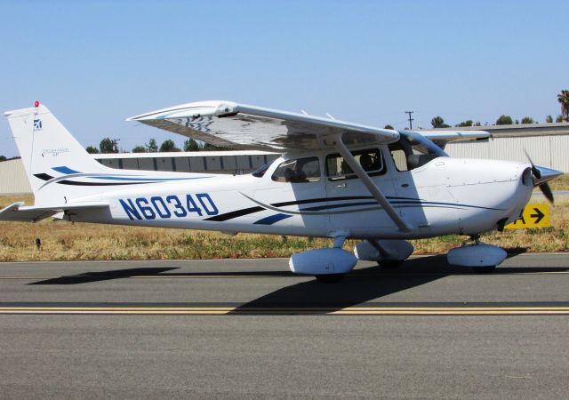 Cessna Skyhawk (N6034D) - Taxiing to RWY 24