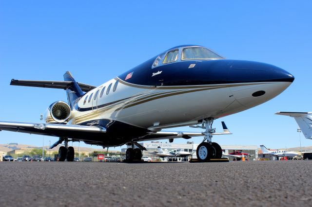 Hawker 800 —