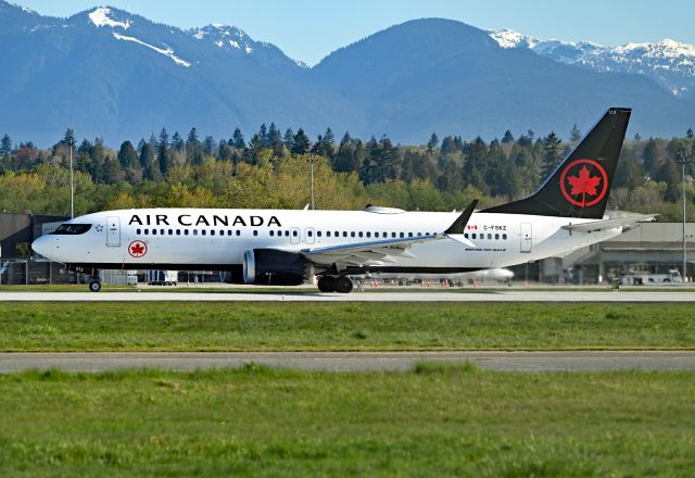 Boeing 737 MAX 8 (C-FSKZ)