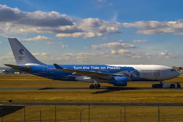 Airbus A330-200 (CS-TQW)