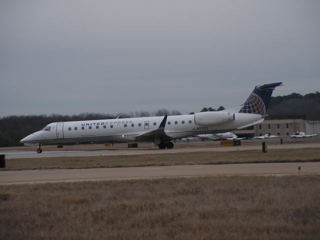 Embraer ERJ-145 (N11127)