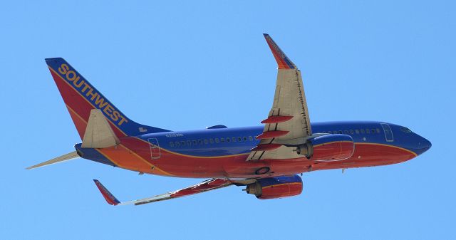 Boeing 737-700 (N215WN)