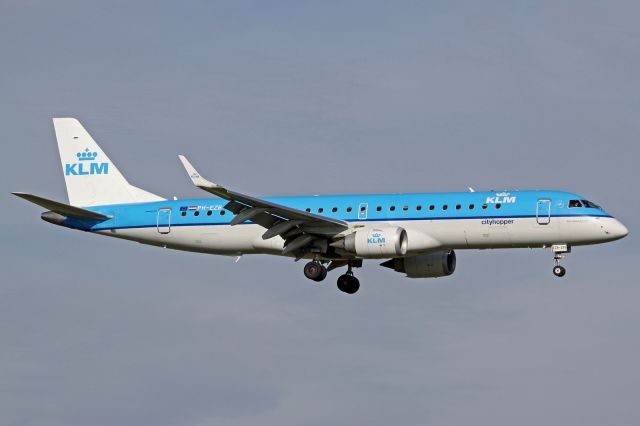 Embraer ERJ-190 (PH-EZB)