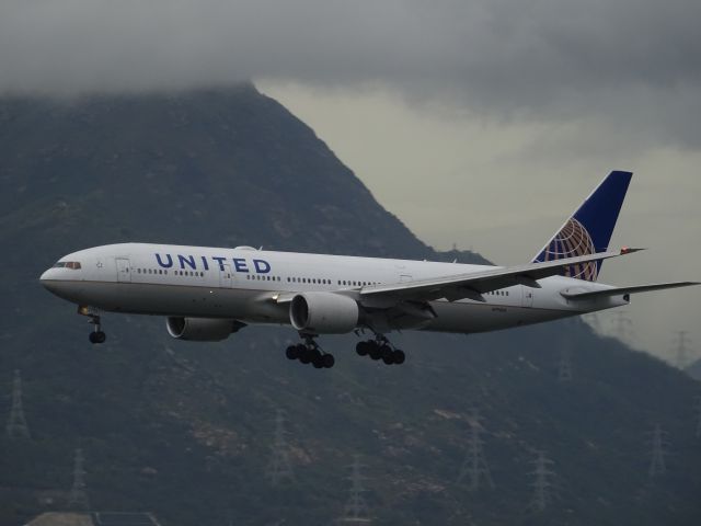 Boeing 777-200 (N792UA)