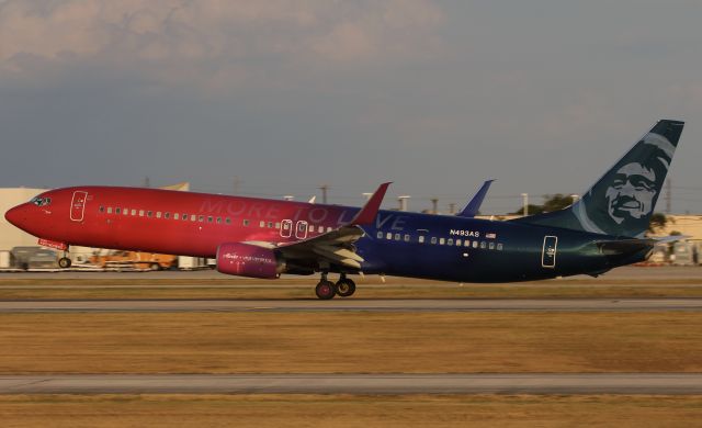 Boeing 737-900 (N493AS)