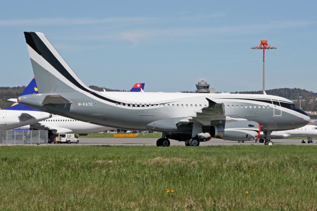 Airbus A319 (M-KATE)