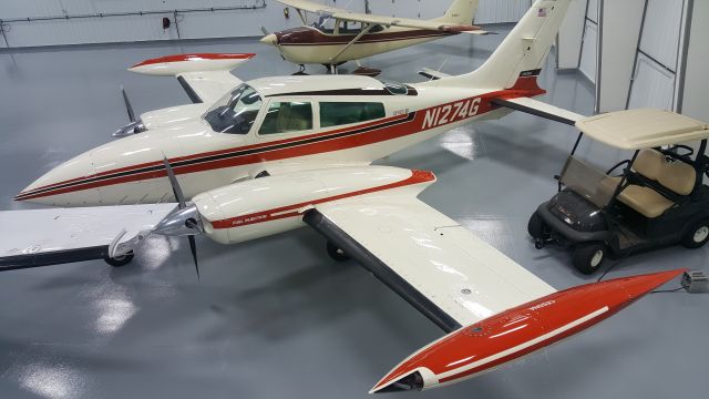 Cessna 310 (N1274G)