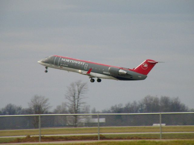 Canadair Regional Jet CRJ-200 (N8580A) - N8580A (FLG2384) off the ground at Blue Grass Airport (KLEX) bound for Detroit Metro Wayne Co (KDTW)