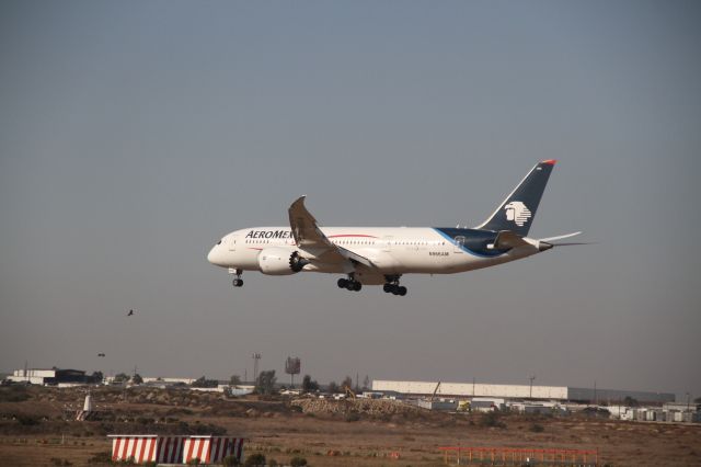 Boeing 787-8 (N966AM) - FINAL APPROACH 27 MMTJ