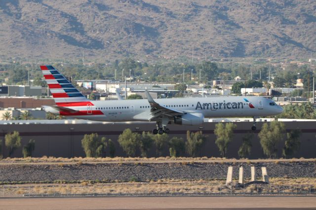 Boeing 757-200 (N938UW)