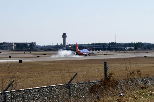 BOEING 737-300 (N612SW)