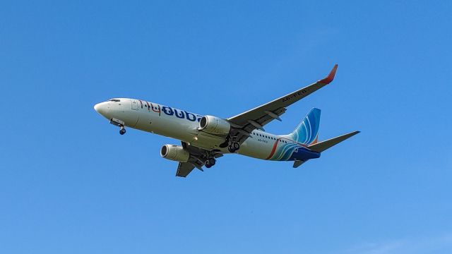 Boeing 737-800 (A6-FEB) - FlyDubai Boeing 737-800 landing in Kraków at runway 25