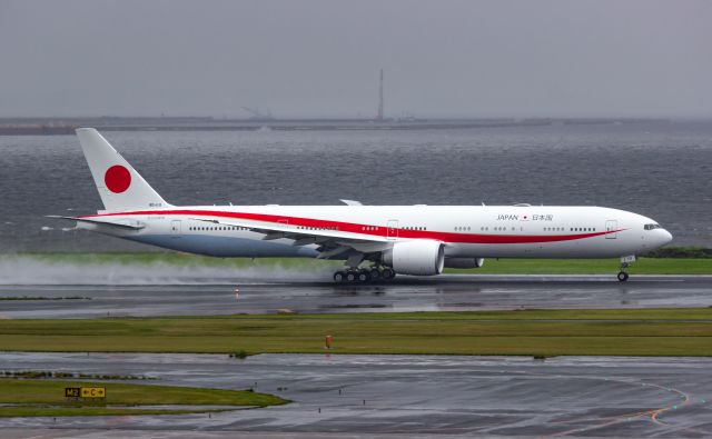 BOEING 777-300ER (80-1111)