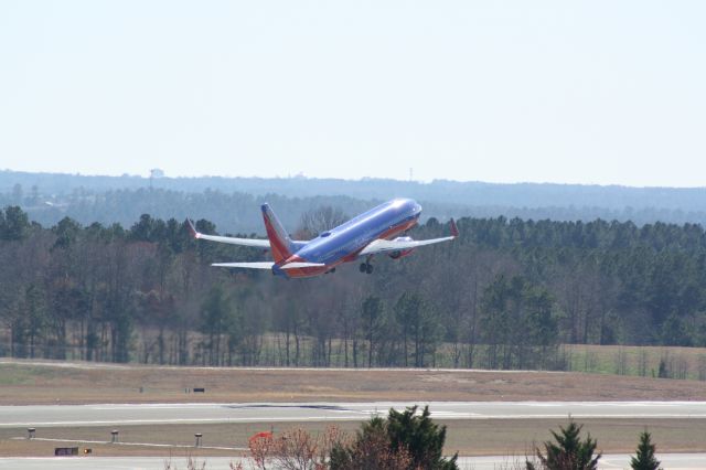 Boeing 737-800 (N8615E) - N8615E taking off runway 23L